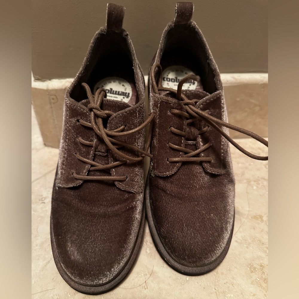 Coolway velvet shoes